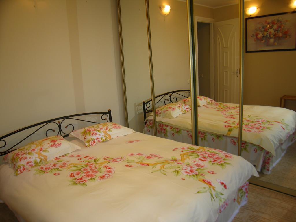 Hotel Service Predslava On Antonovicha Street Kiev Chambre photo